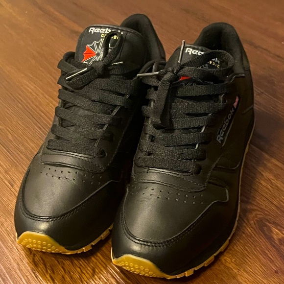 Reebok Shoes - REEBOK Classic Black Leather Casual Sneakers with Gum bottom | size 7.5